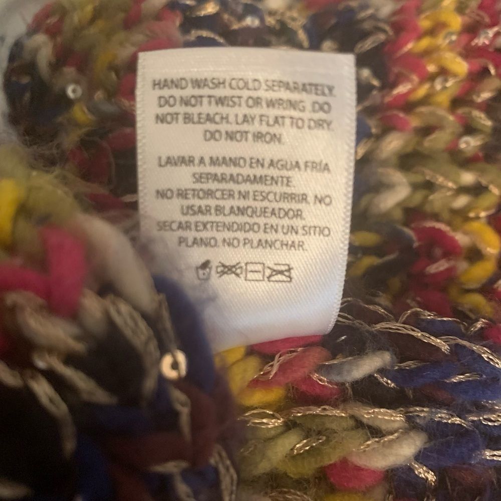 Women’s Multiple colored scarf. - Picture 3 of 4